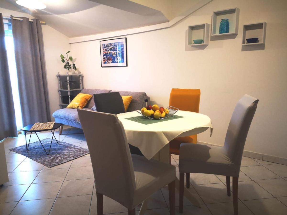 Apartments Suri Vodice Exterior foto