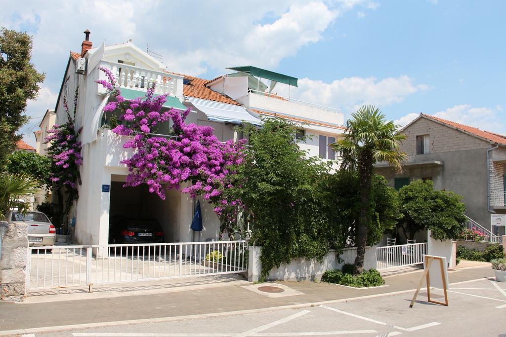 Apartments Suri Vodice Exterior foto
